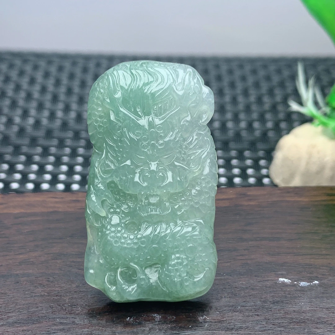 缅甸天然翡翠A货冰晴底色满色糯冰种女款小生肖龙牌吊坠挂件精雕