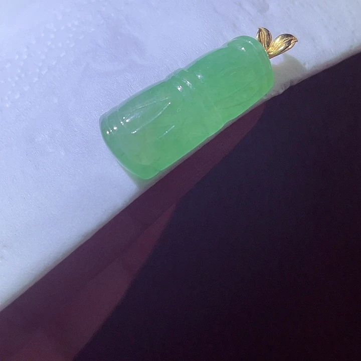 翡翠18K金镶嵌颈饰翡翠