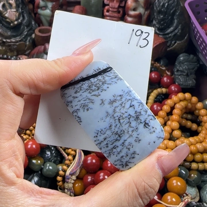 透闪石质玉未镶嵌珠宝奇石