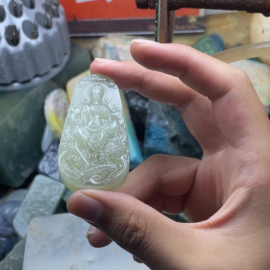 柴***茶和田玉未镶嵌颈饰