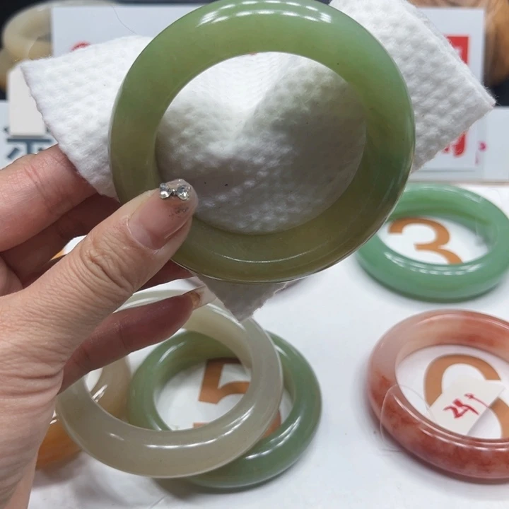 未镶嵌手镯石英质玉A***儿