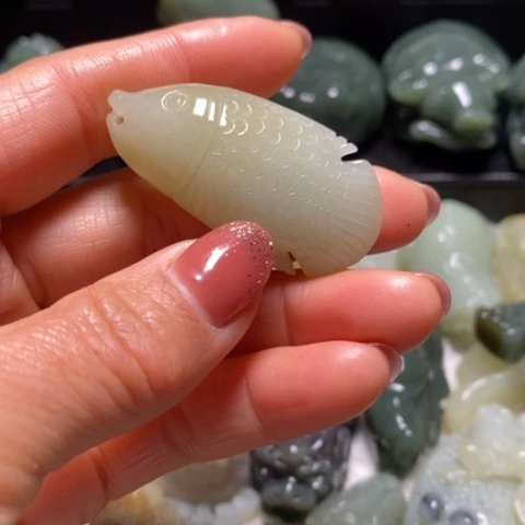 颈饰未镶嵌和田玉（糖玉）