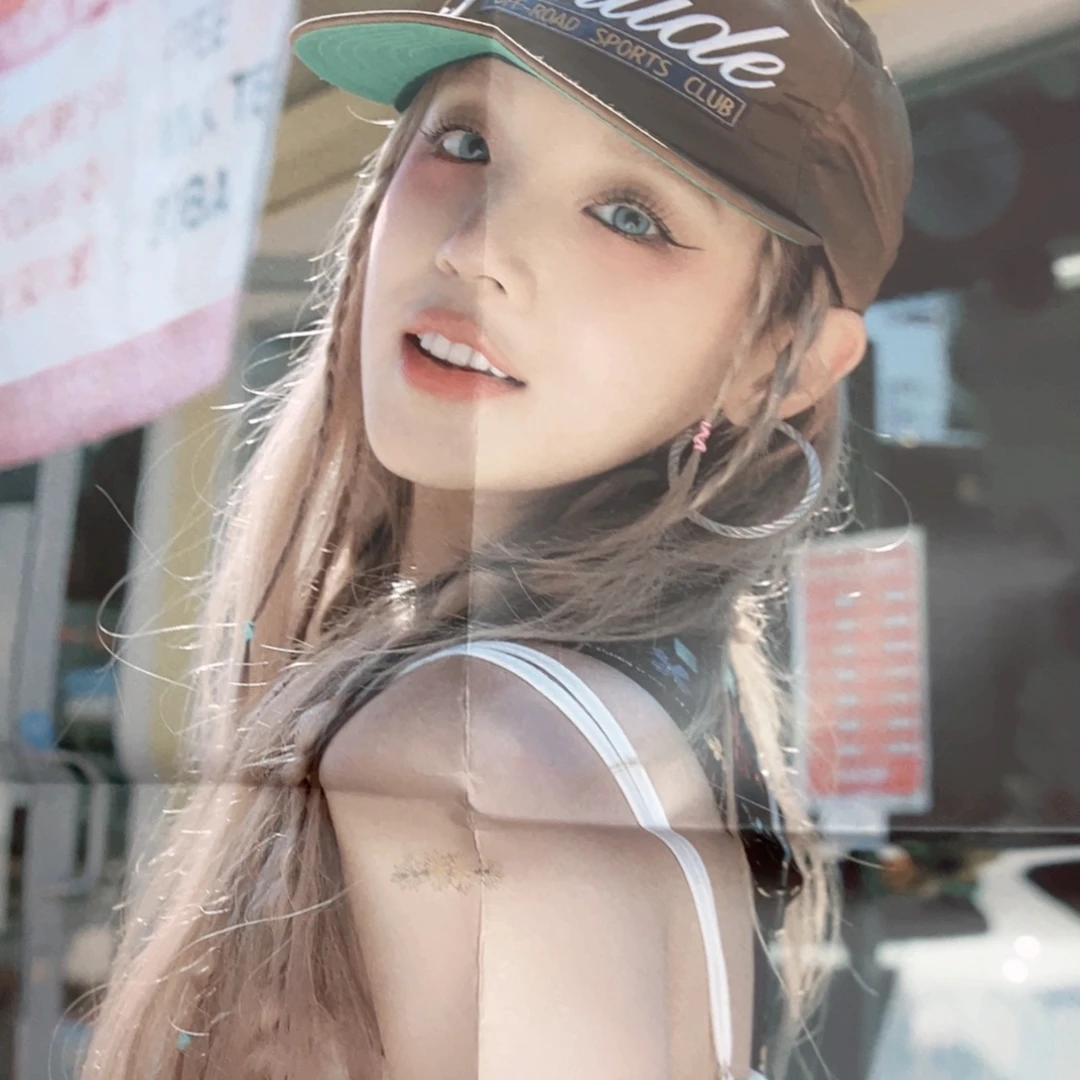 雨琦solo1海报一张（未成年禁止购买