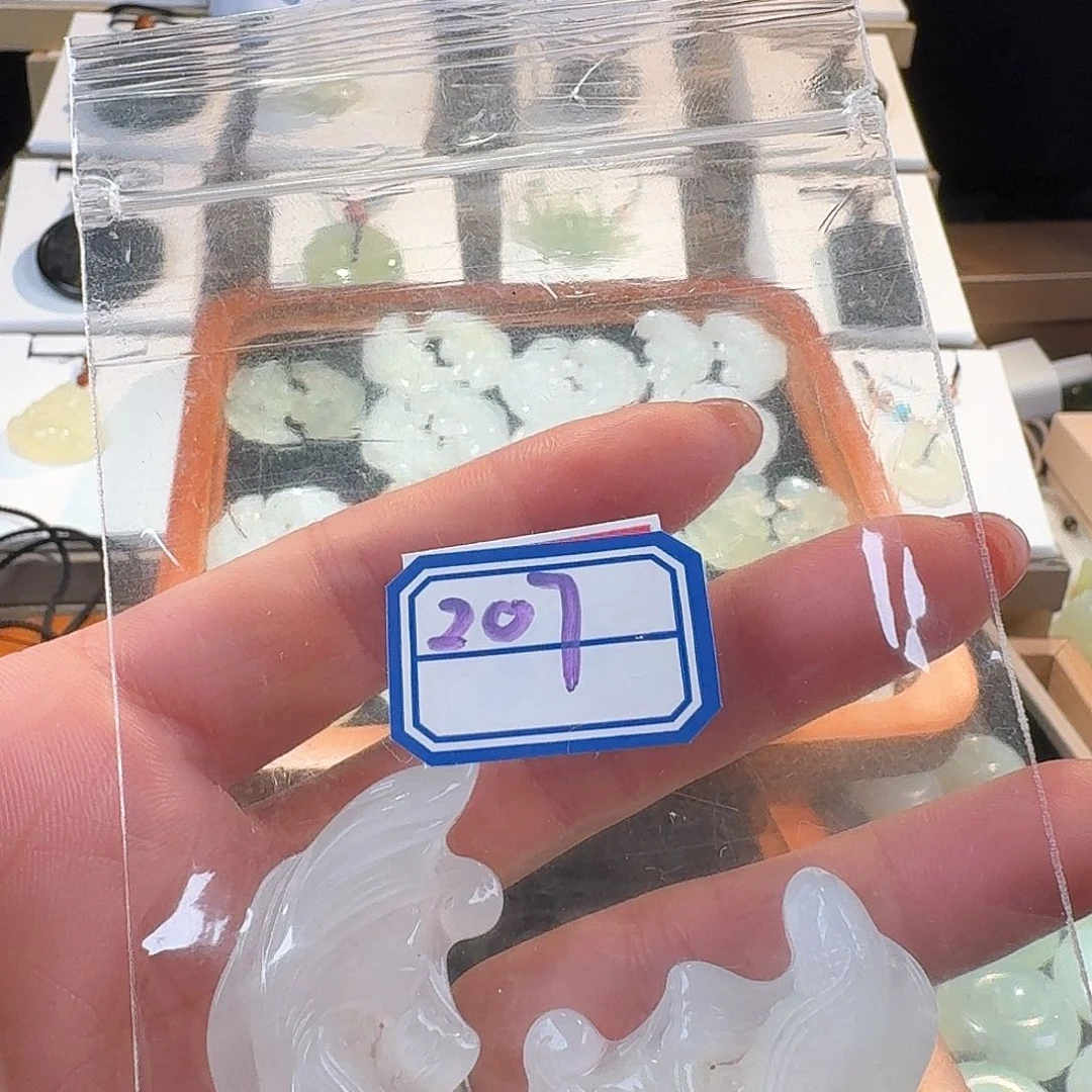 蛇纹石玉颈饰合金精美礼品