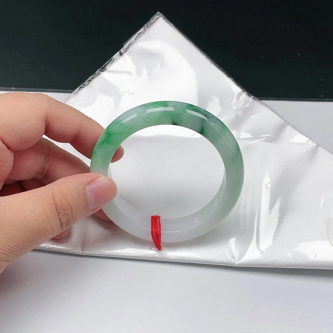 翡翠手镯未镶嵌翡翠043