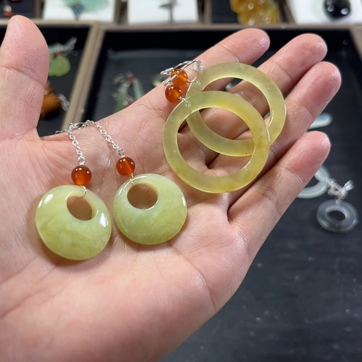 蛇纹石玉合金耳饰