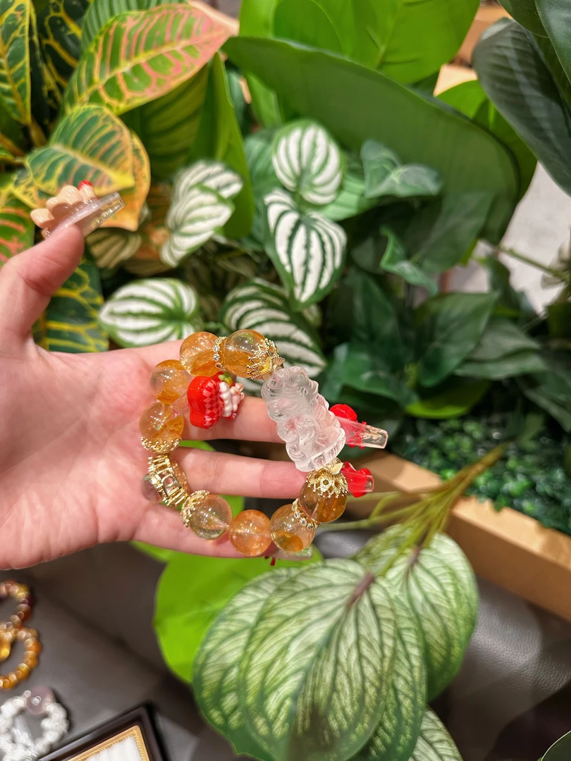 鱼糯糯天然水晶手串黄椒花-胡牌牌魔盒