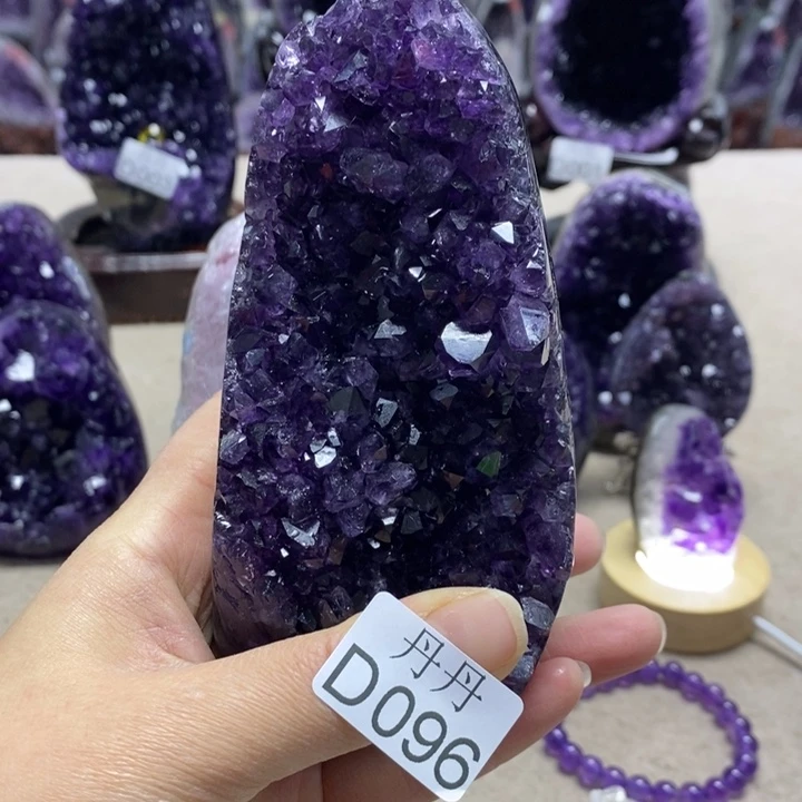 未镶嵌水晶大型摆件（非配饰）