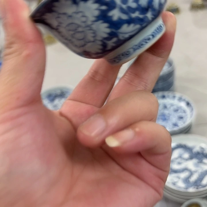瓷片青花国色天香主人杯
