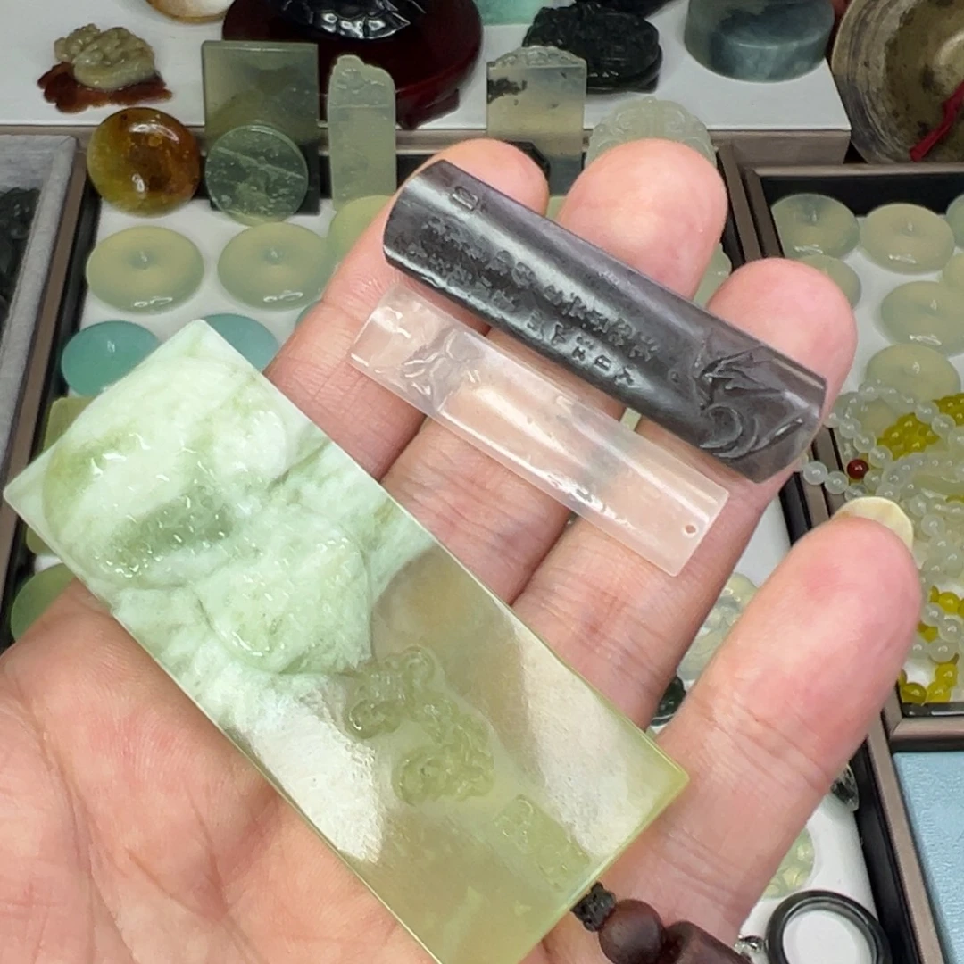 用***3岫玉未镶嵌颈饰福利开炸三个