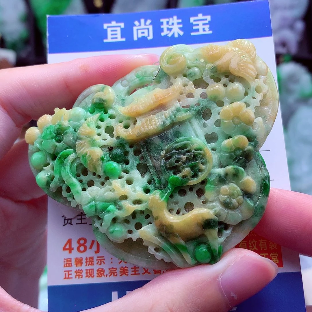 翡翠未镶嵌颈饰挂件