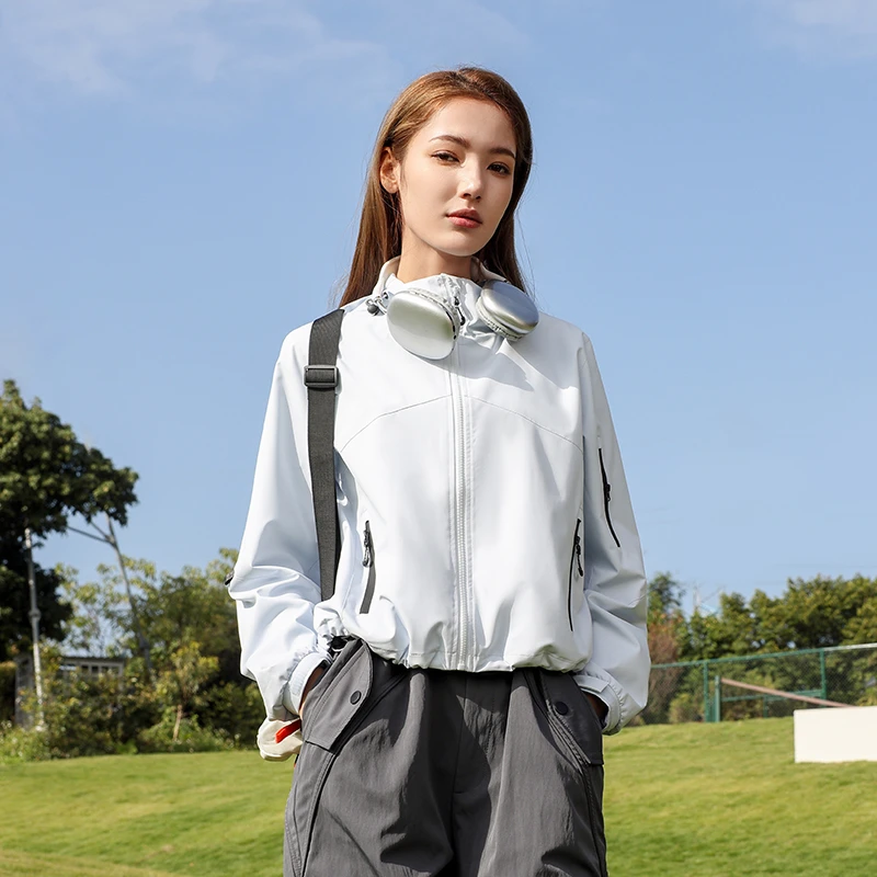 轻奢三防冲锋衣春短款耐磨速干外套户外运动登山服连帽休闲风衣