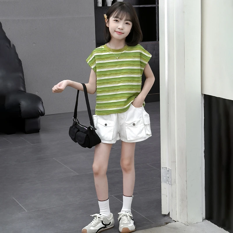 女童夏季潮搭套装2025新款大童绿色条纹显瘦坎肩袖上衣短裤两件套