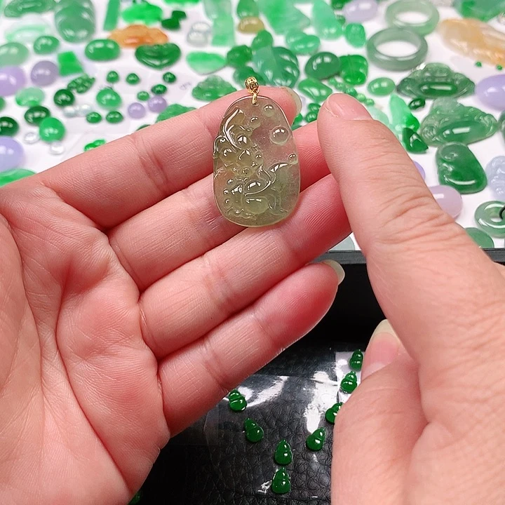 翡翠颈饰未镶嵌翡翠