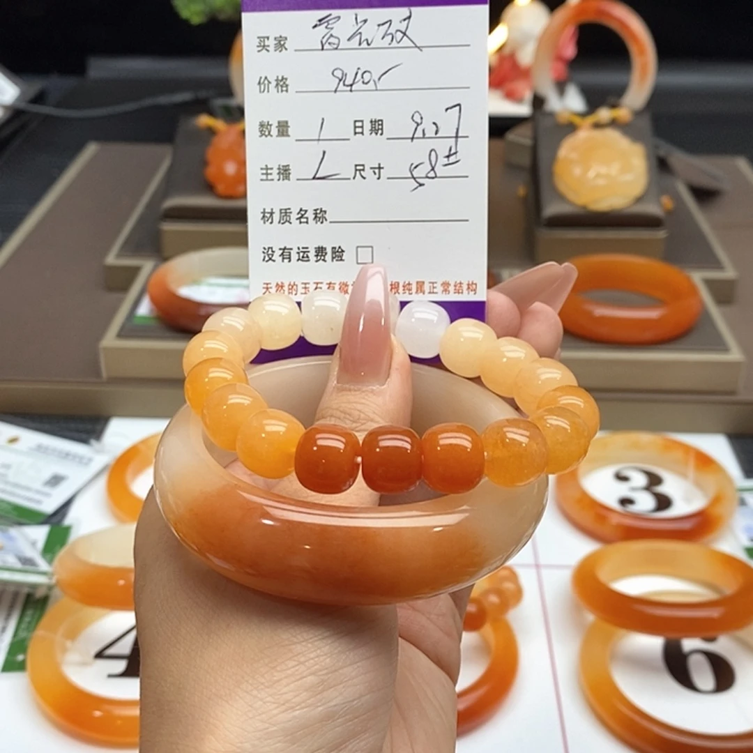 霞***丈石英质玉（黄龙玉）未镶嵌手镯