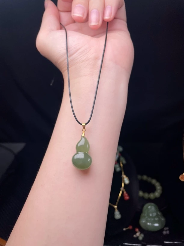 天然和田玉大葫芦吊坠百搭