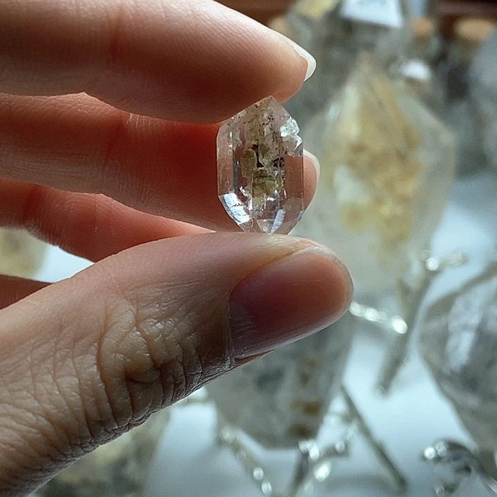 水晶颈饰未镶嵌黄泥骸骨