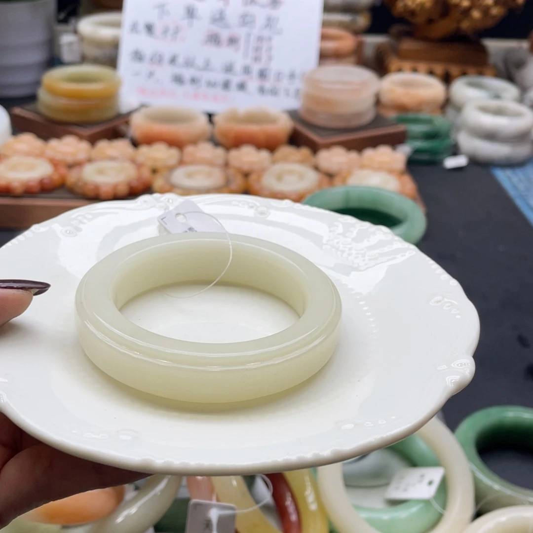 J***e石英岩玉未镶嵌手镯