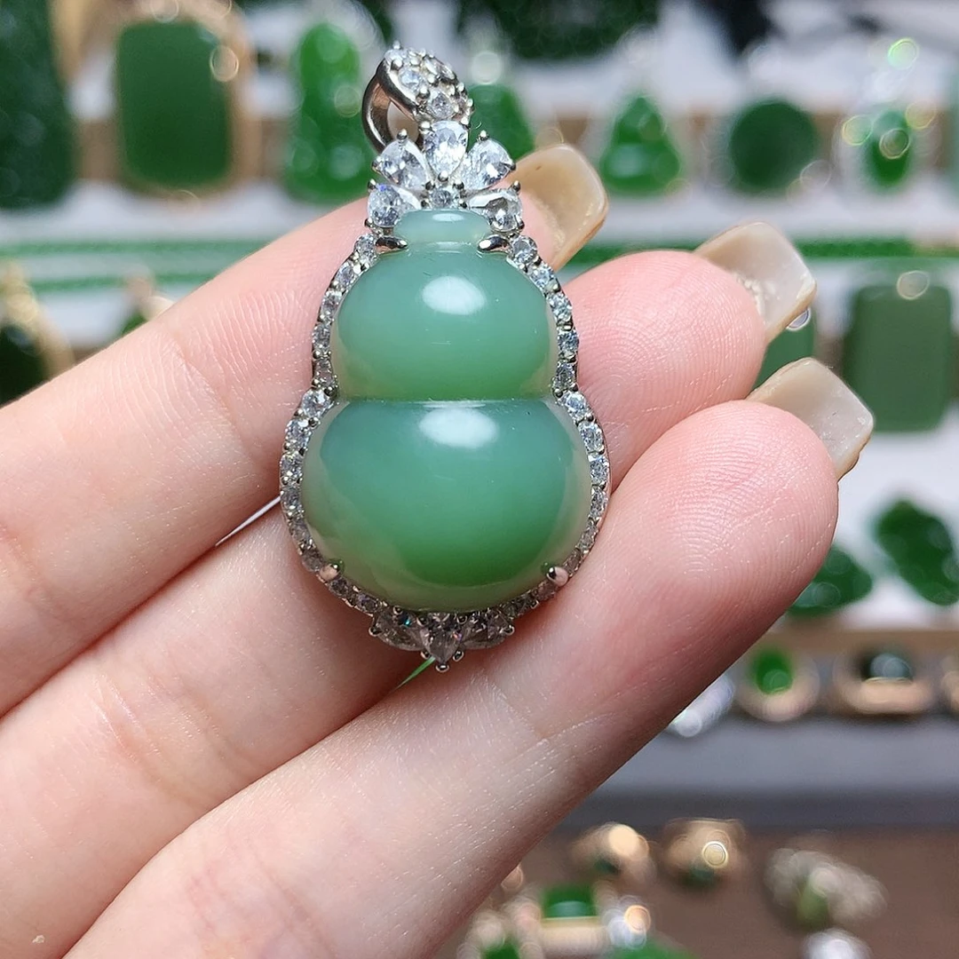 颈饰未镶嵌和田玉（碧玉）