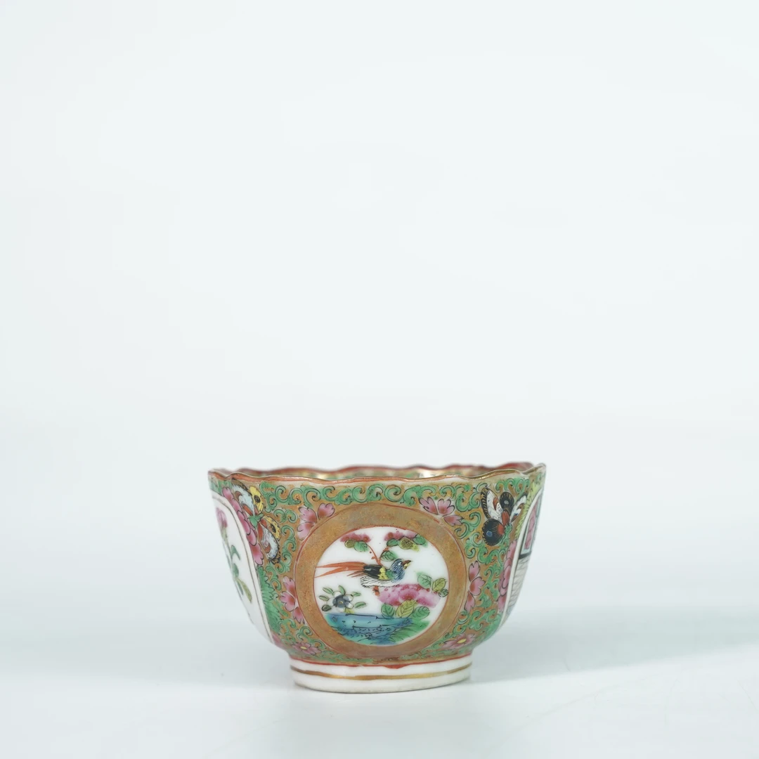 LABC251212059【十竹斋】清中期花鸟人物开窗广彩把杯
