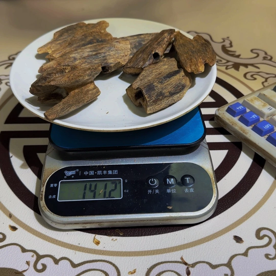 你***吗沉香碎屑沉香陆河141克克克克