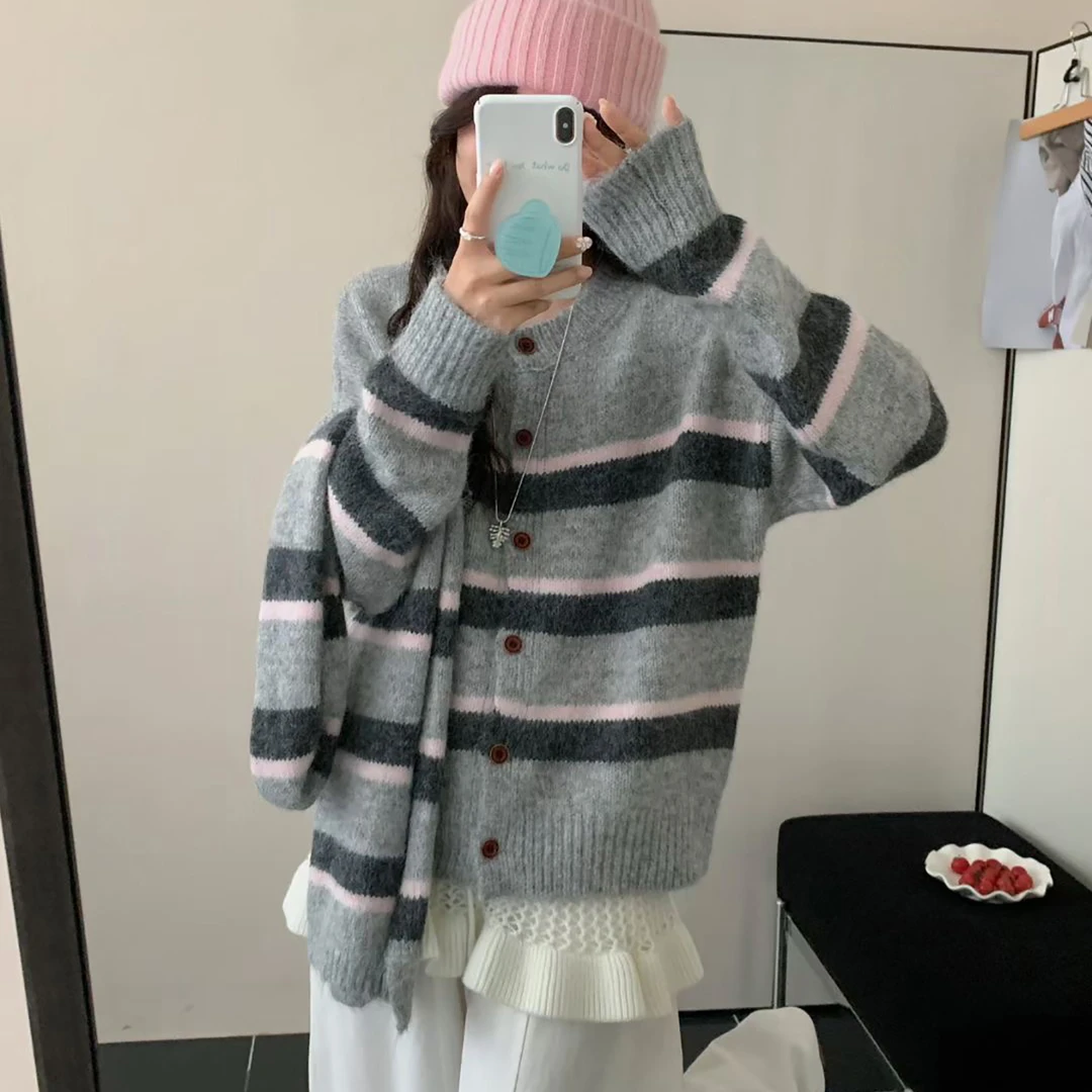 温柔风条纹围巾两件套针织开衫女2025秋冬季宽松软糯百搭毛衣外套