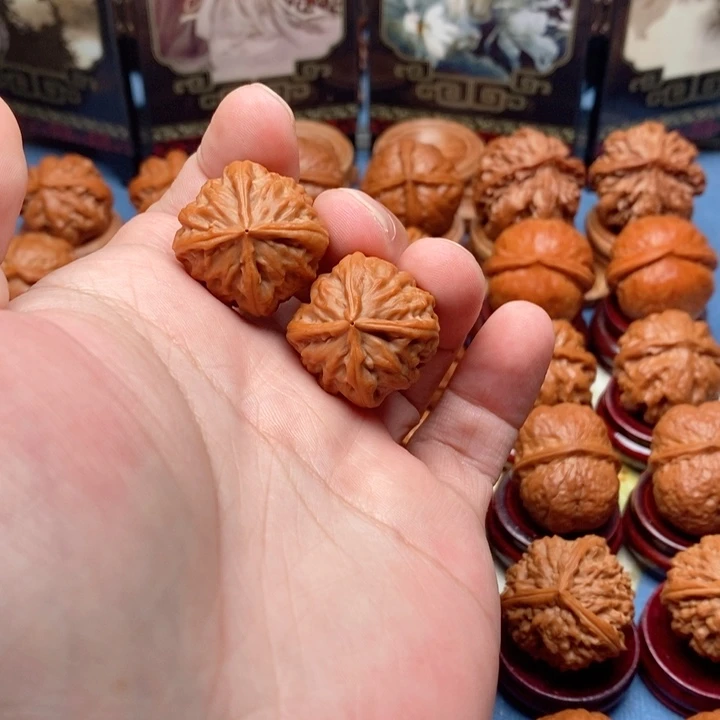 太***赵文玩核桃把件四棱