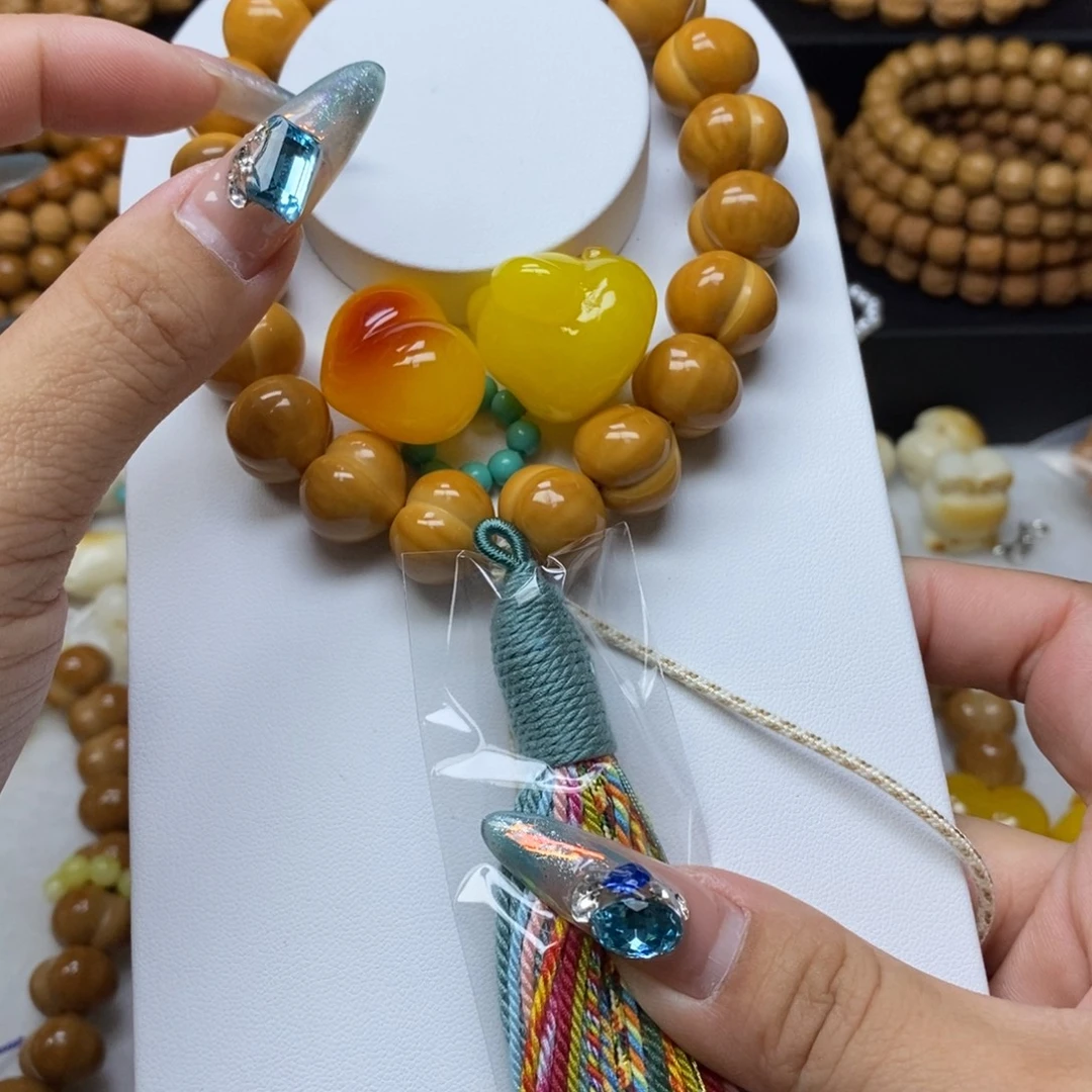 手***你吊坠猴头核桃微瑕反油柯基屁桃加爱心熊头流苏