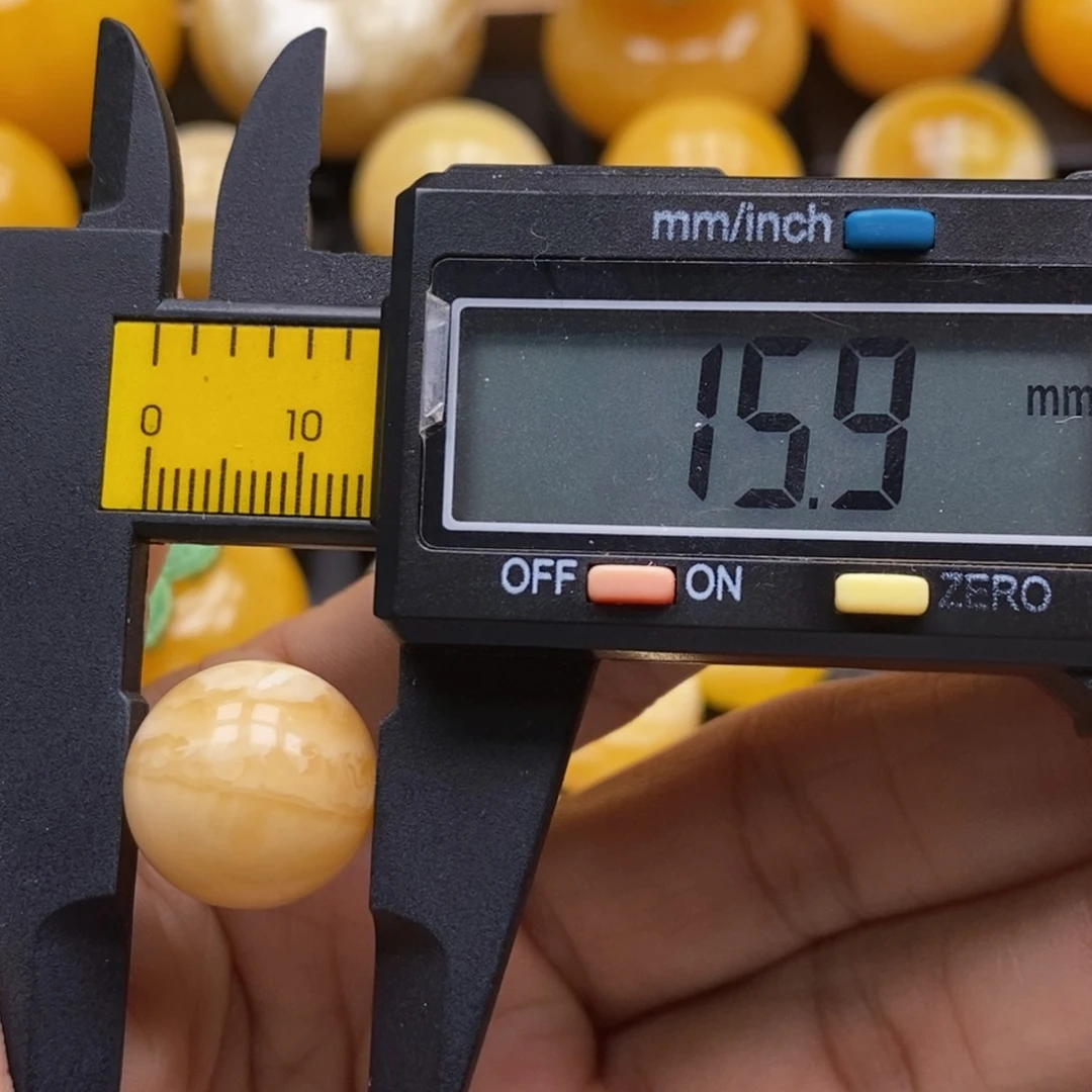 蜜蜡未镶嵌珠宝奇石