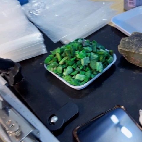 翡翠未镶嵌颈饰111