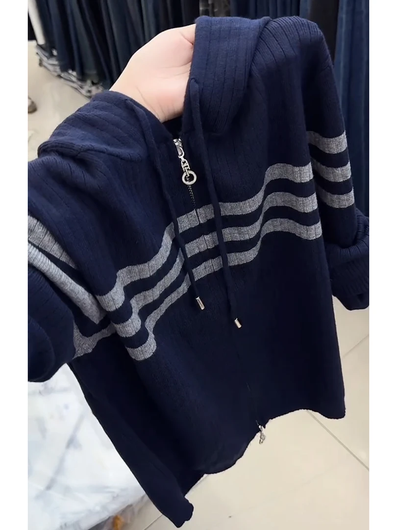 韩系藏蓝色条纹连帽针织毛衣开衫外套女2025年新款高级感短款上衣