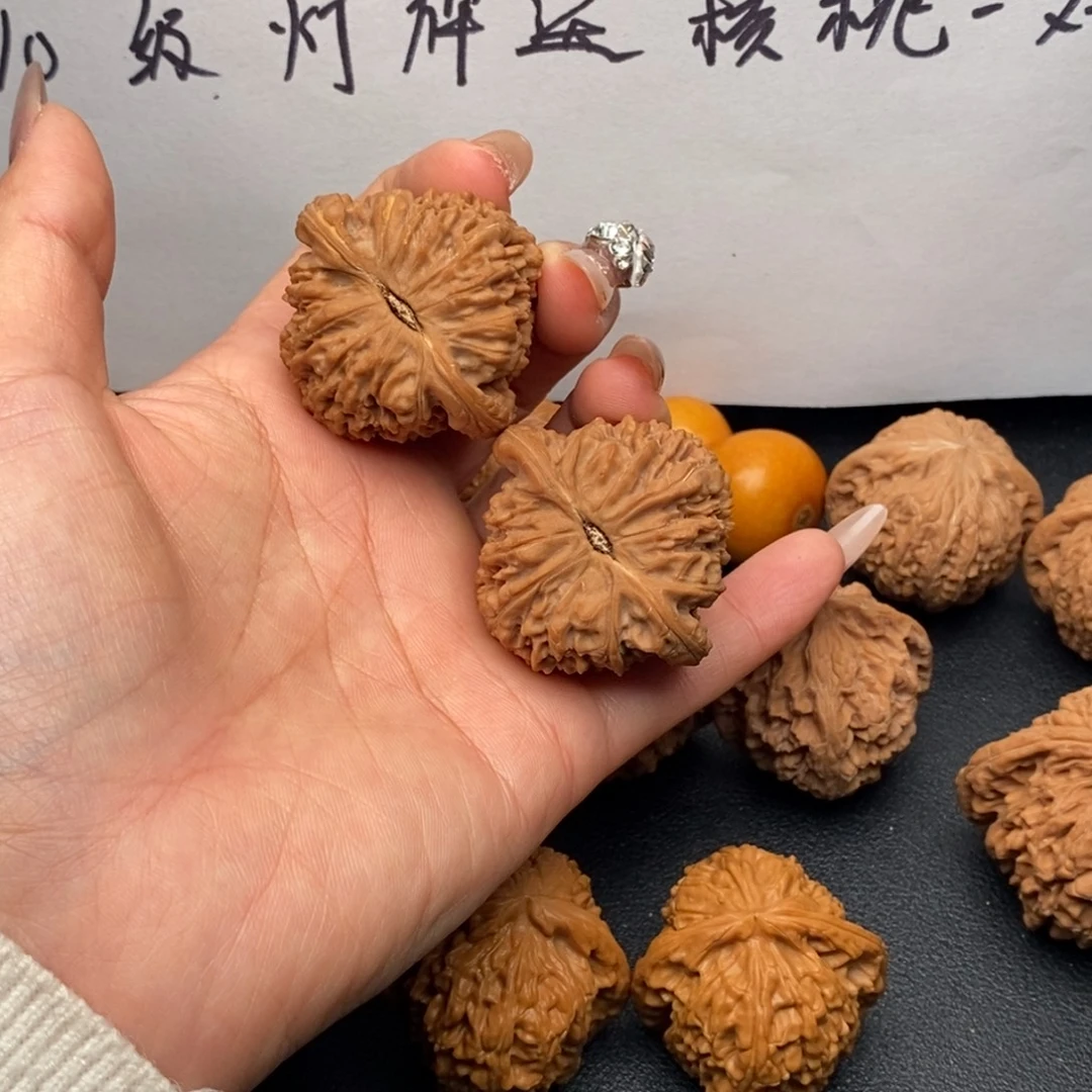 卷***毛文玩核桃把件南疆石