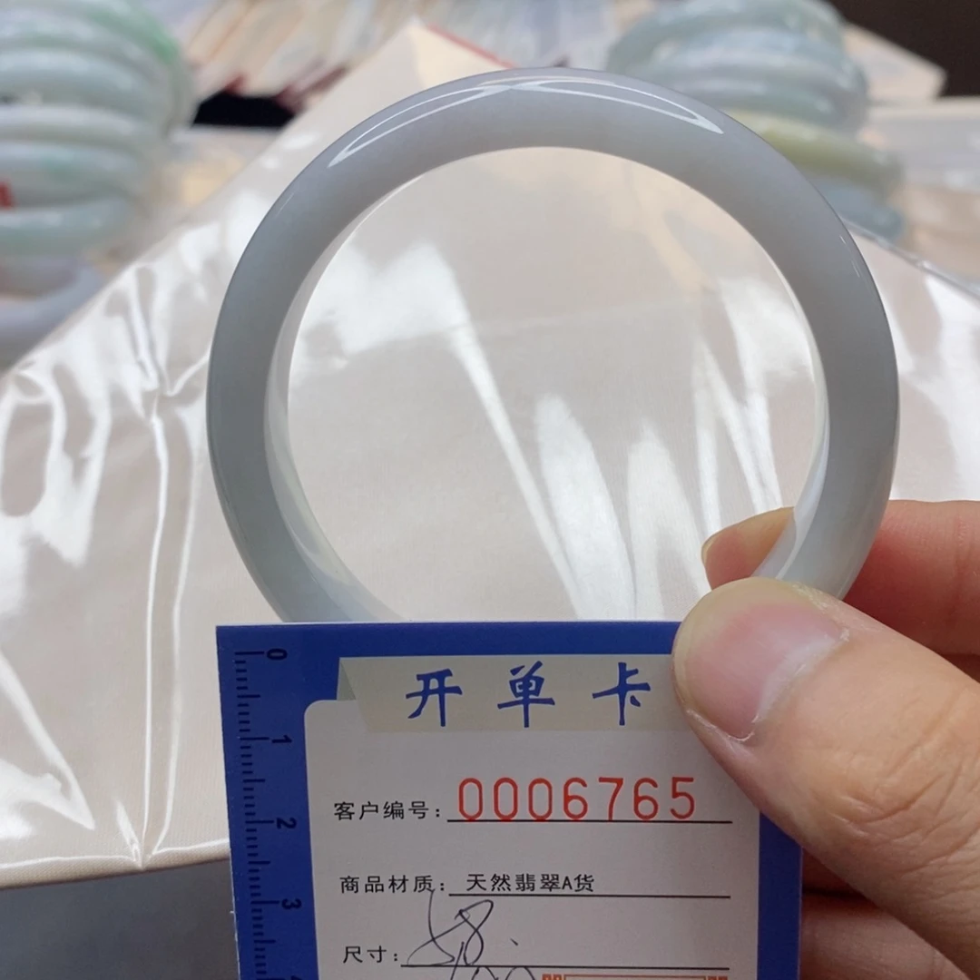 翡翠手镯未镶嵌翡翠