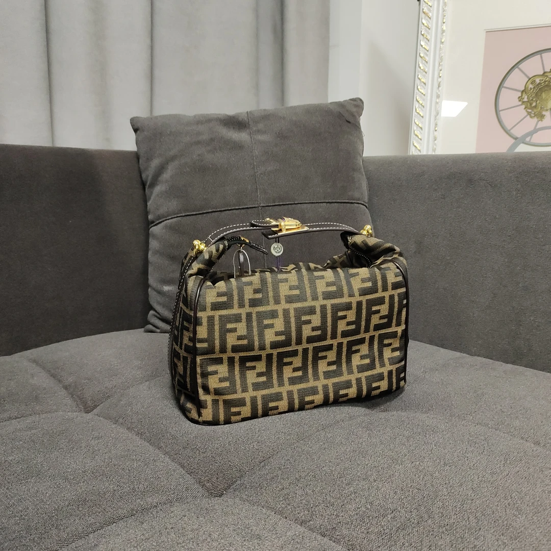 95新 FENDI/芬迪 兔兔奢妍妍/芬迪老花大饭盒/240416139