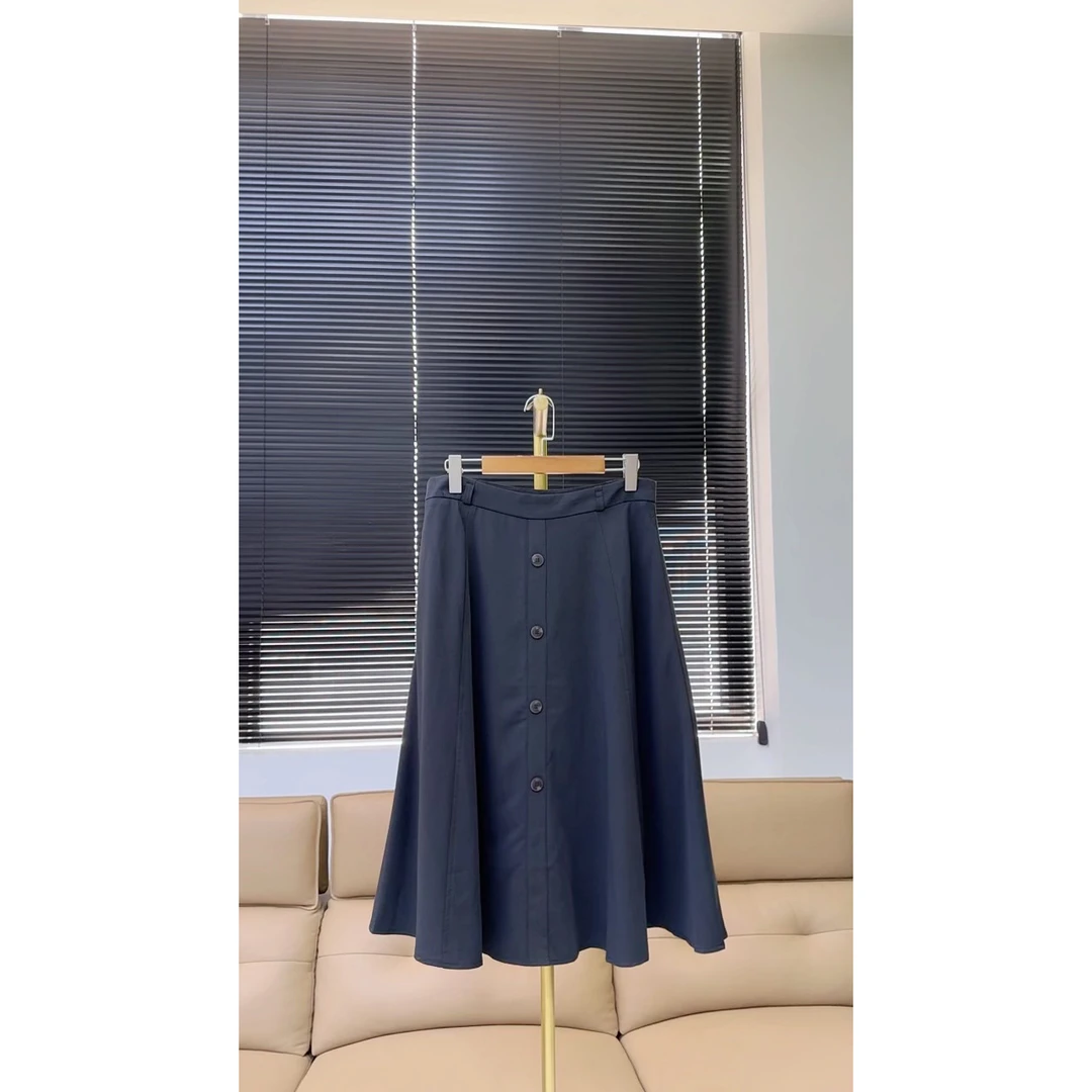 品牌原单轻奢—云上写生(剪标)——半裙—黑色—2012