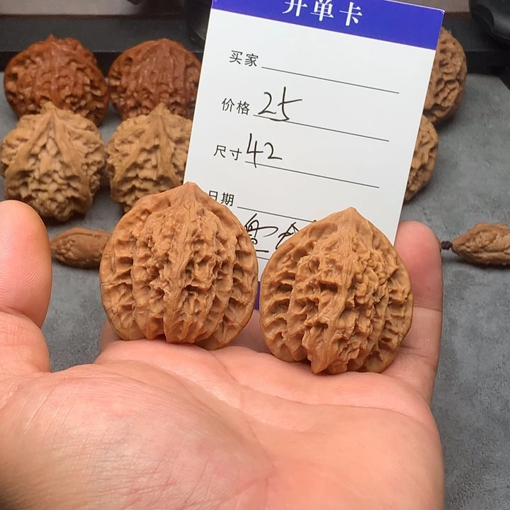 文玩核桃把件盘龙虎头文玩核桃