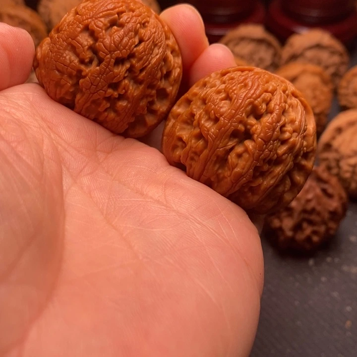 秦岭野生文玩核桃