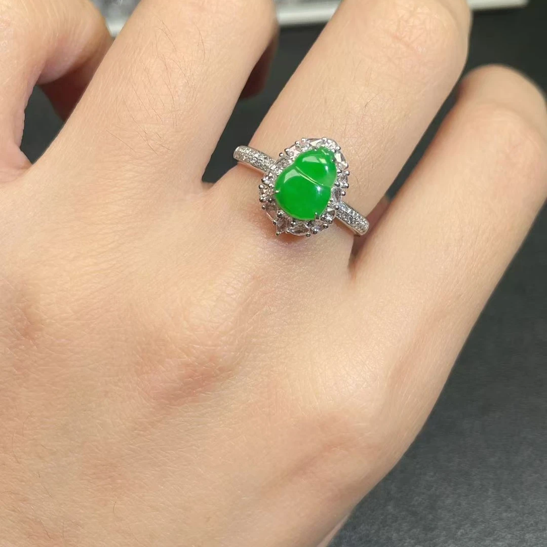 18k金镶嵌缅甸A货翡翠(不含链)