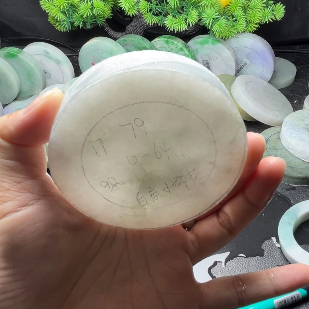未镶嵌翡翠手镯定制翡翠