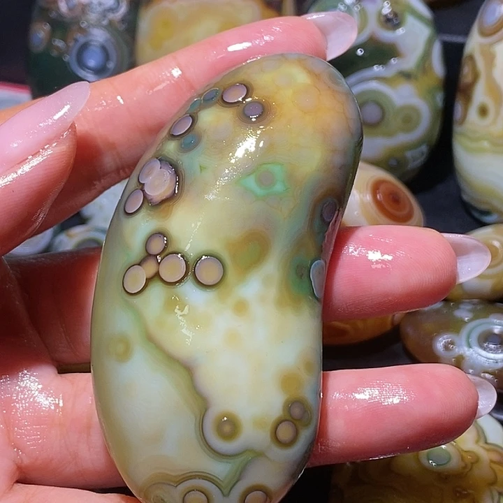 玛瑙/玉髓未镶嵌珠宝奇石80