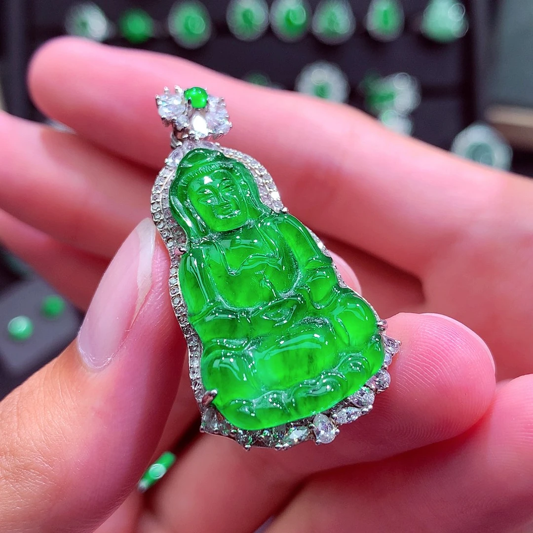 翡翠未镶嵌颈饰虎*挂件