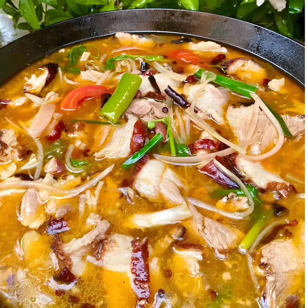 云南特色富源酸菜猪脚300克肘子肉+200克黑皮子