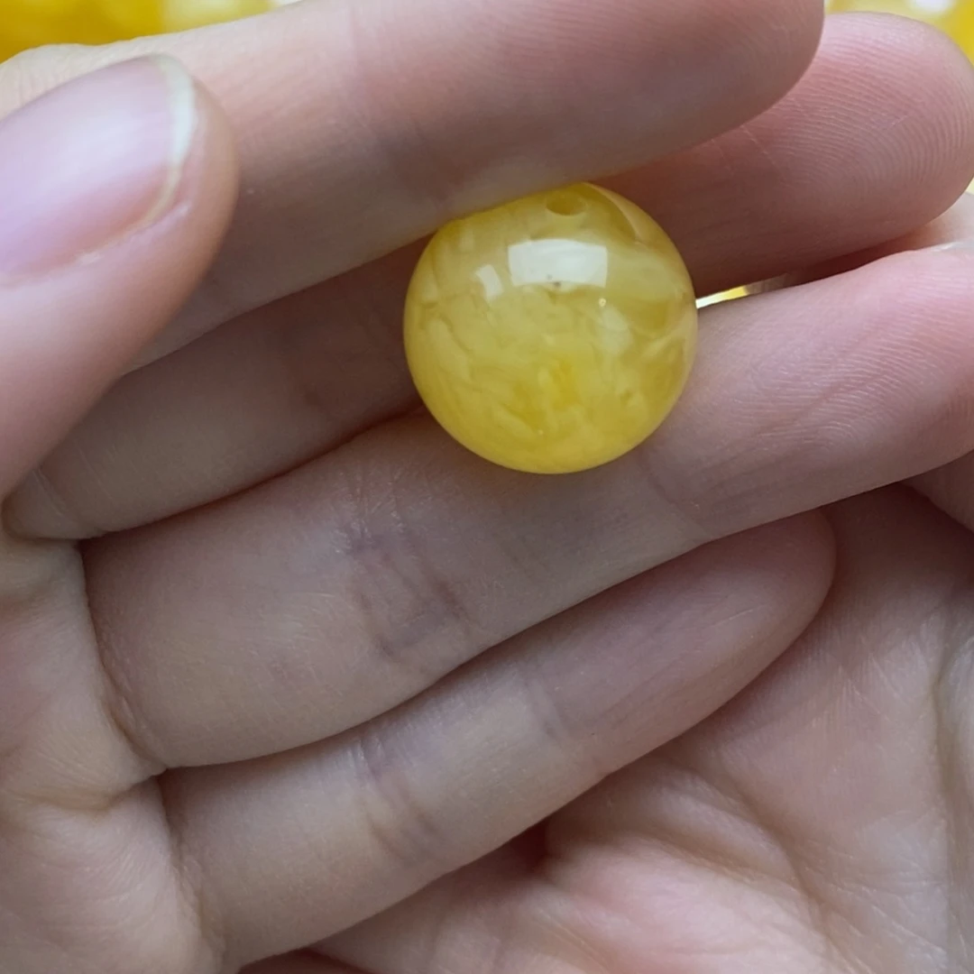 琥珀裸石未镶嵌15.7微瑕圆珠