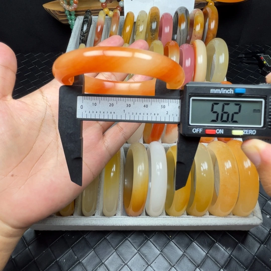 石英质玉（黄龙玉）未镶嵌手镯