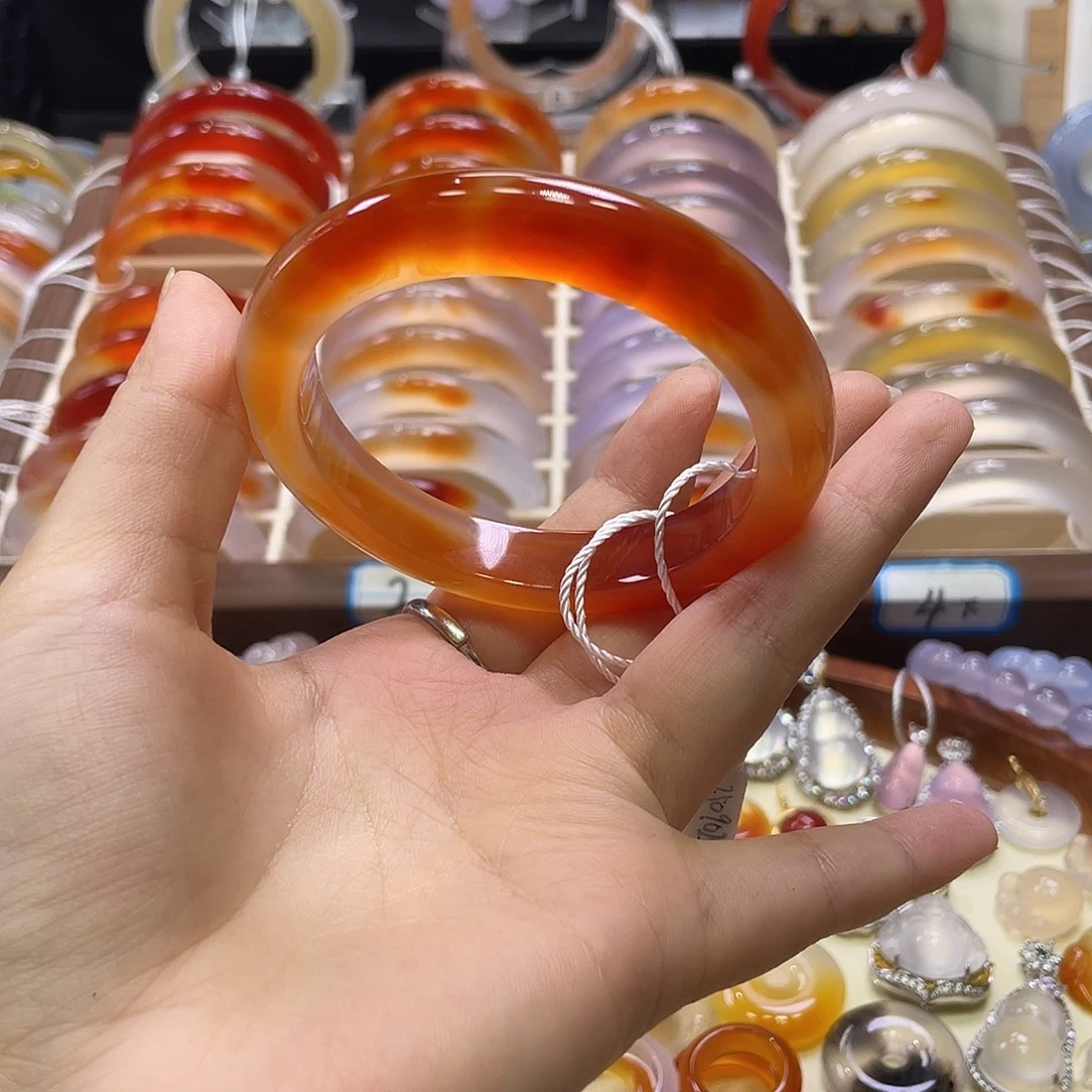 手镯玛瑙/玉髓未镶嵌不同光线不同角度色不同