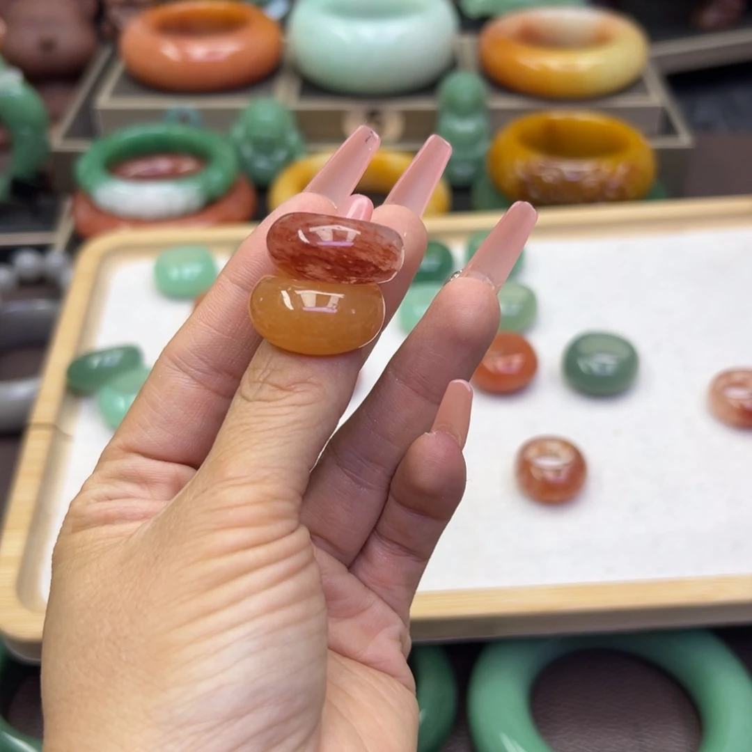 未镶嵌手镯石英岩玉婆*丁