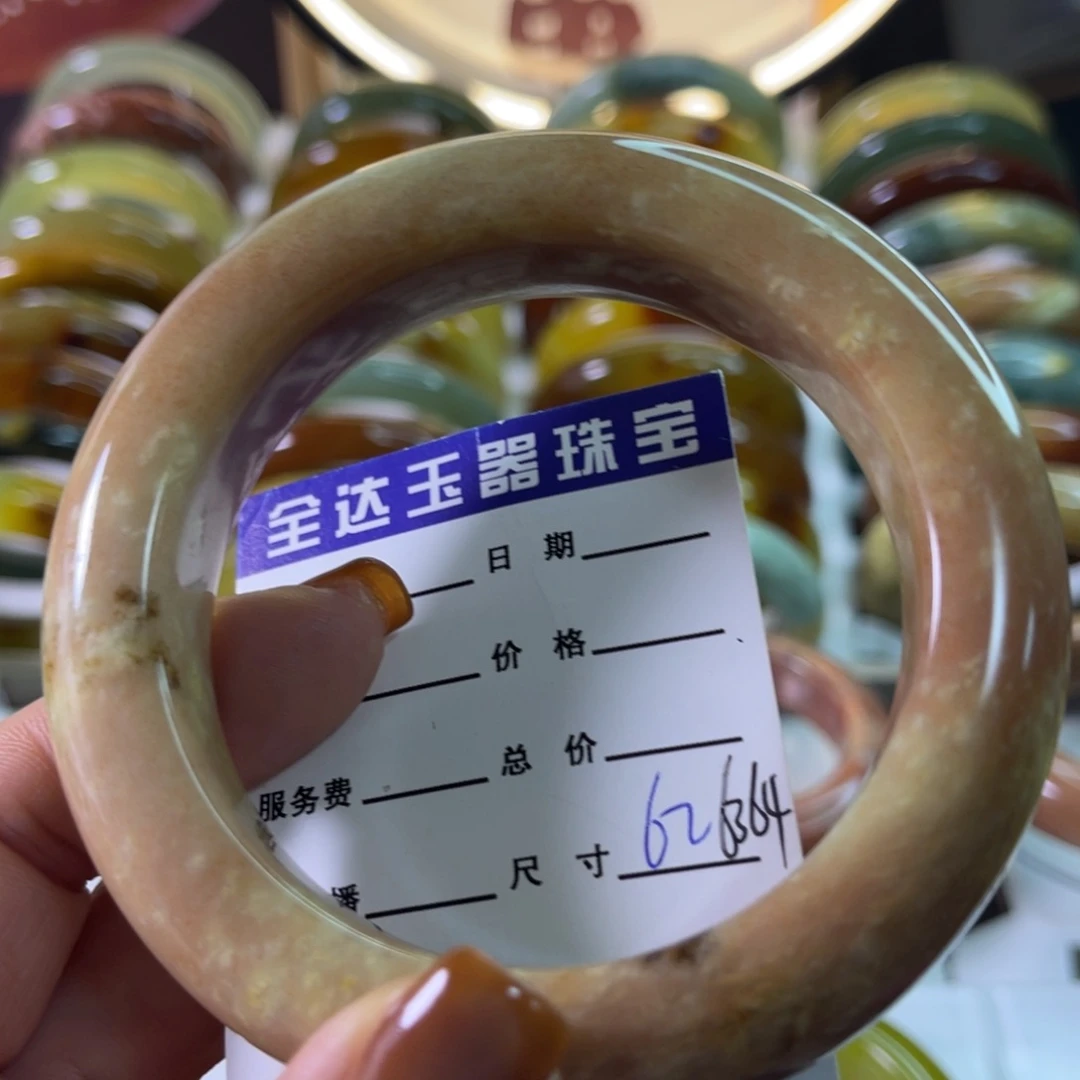 红***兔未镶嵌蛇纹石玉手镯