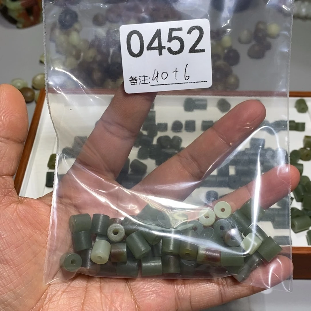 颈饰未镶嵌透闪石质玉琪**胜