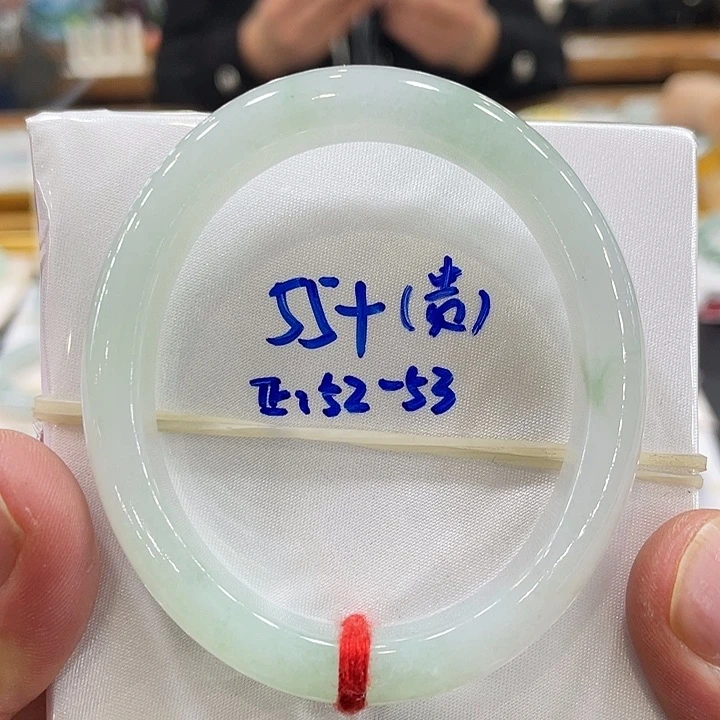 翡翠手镯未镶嵌翡翠