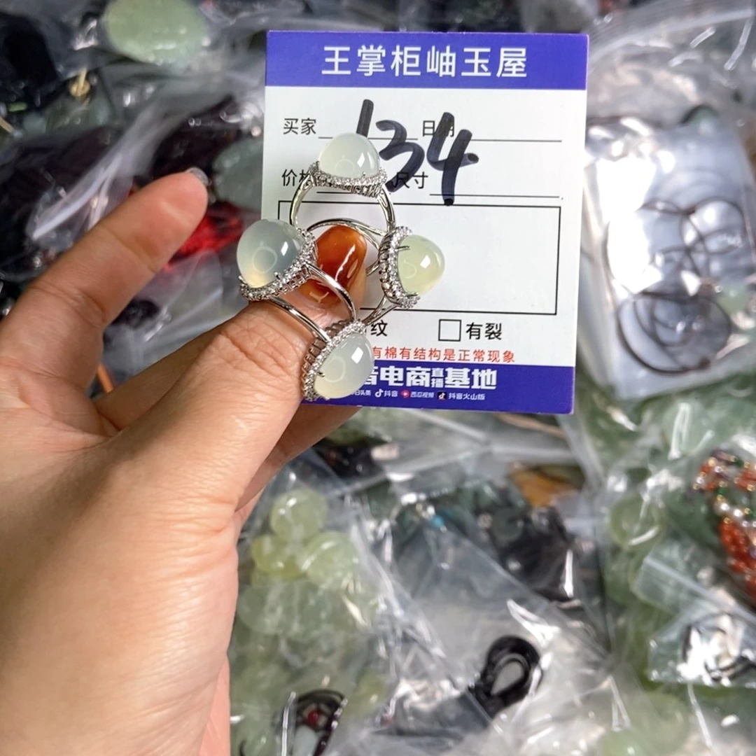 岫玉吊坠吊坠未镶嵌多样性，发一个